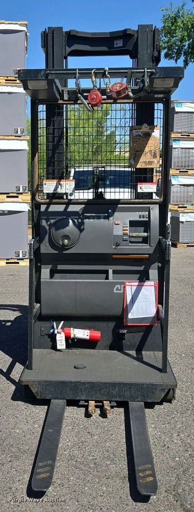 image for item EC0964 2015 Crown SP3520-30 order picker