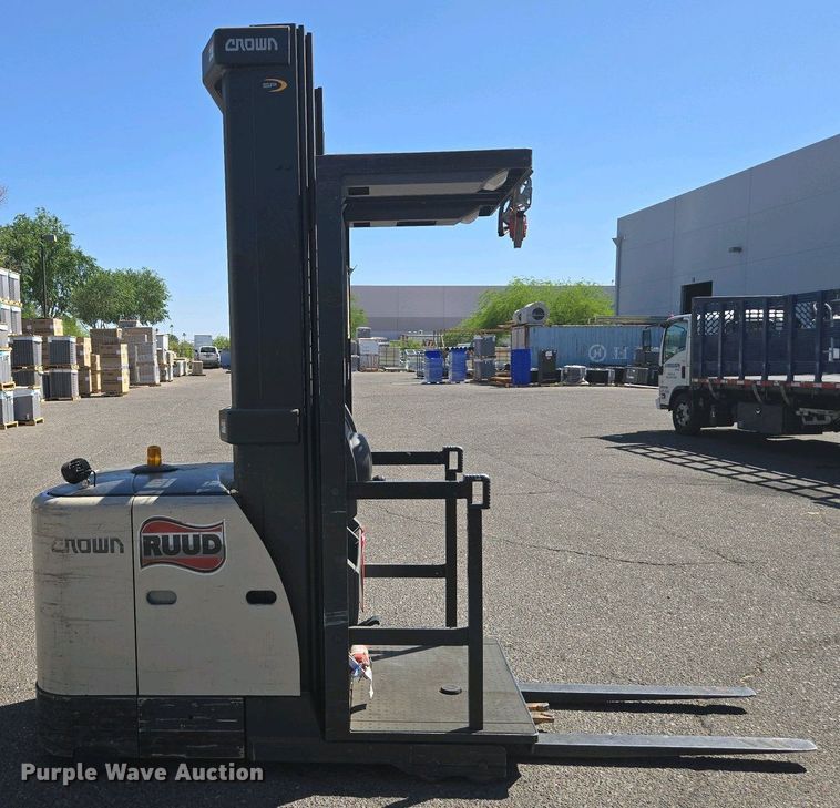 image for item EC0964 2015 Crown SP3520-30 order picker