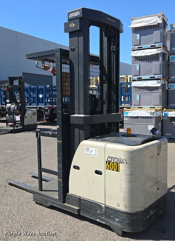 image for item EC0964 2015 Crown SP3520-30 order picker