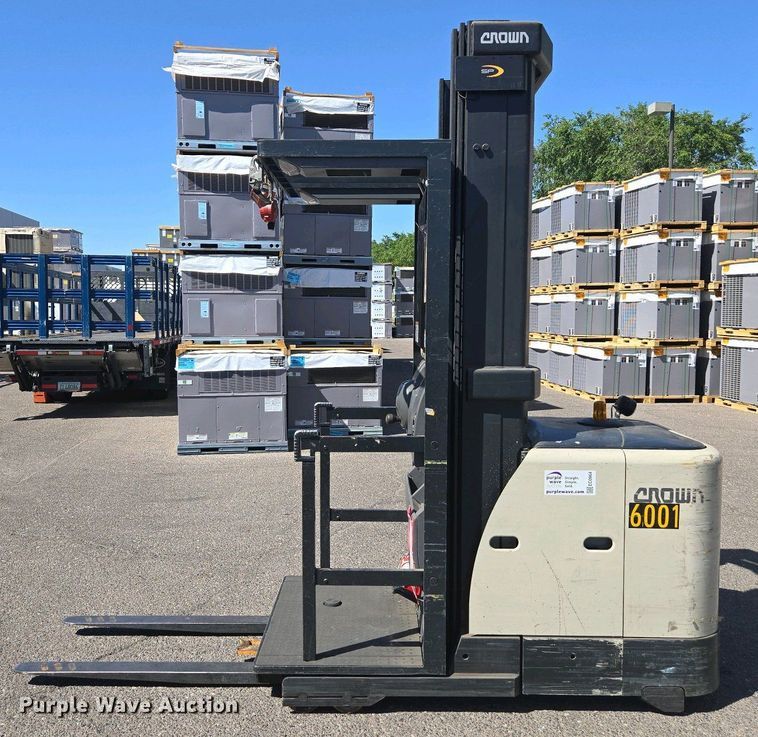 image for item EC0964 2015 Crown SP3520-30 order picker