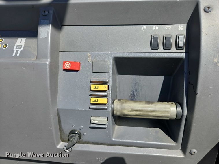 image for item EC0964 2015 Crown SP3520-30 order picker