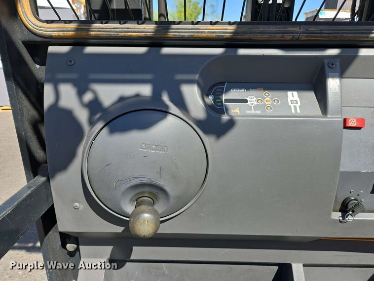 image for item EC0964 2015 Crown SP3520-30 order picker