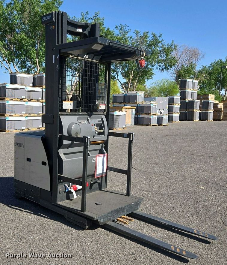 image for item EC0965 2016 Crown SP3520-30 order picker