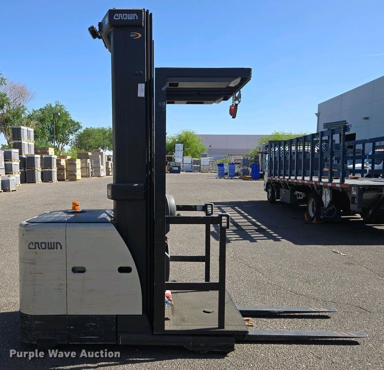 image for item EC0965 2016 Crown SP3520-30 order picker