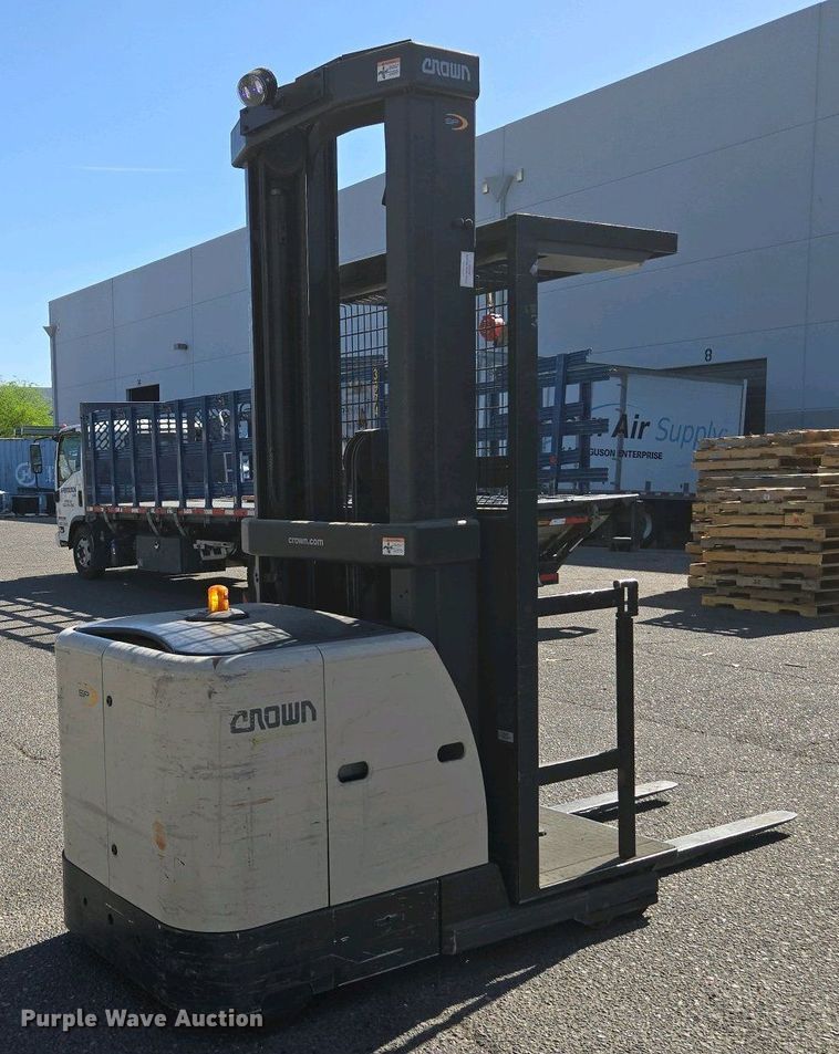 image for item EC0965 2016 Crown SP3520-30 order picker