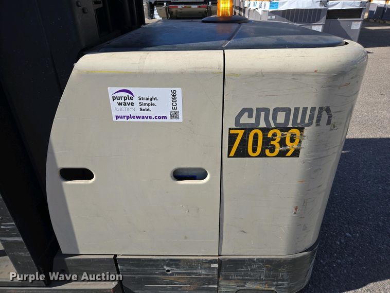 image for item EC0965 2016 Crown SP3520-30 order picker