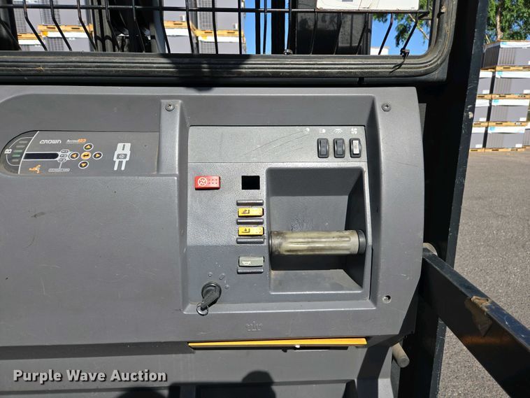 image for item EC0965 2016 Crown SP3520-30 order picker