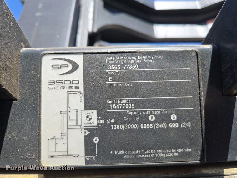 image for item EC0965 2016 Crown SP3520-30 order picker