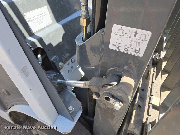 image for item EC0966 2016 UniCarriers CFS40 forklift