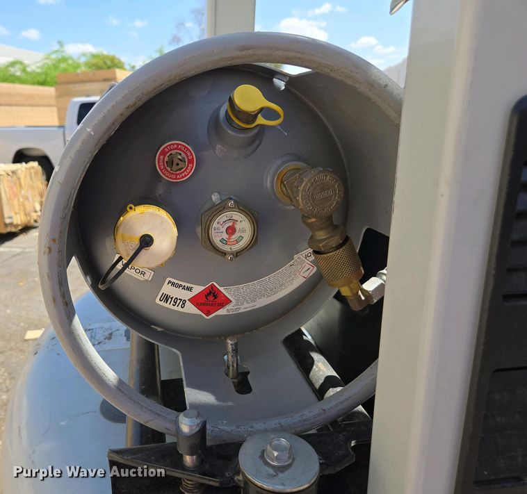 image for item EC0966 2016 UniCarriers CFS40 forklift