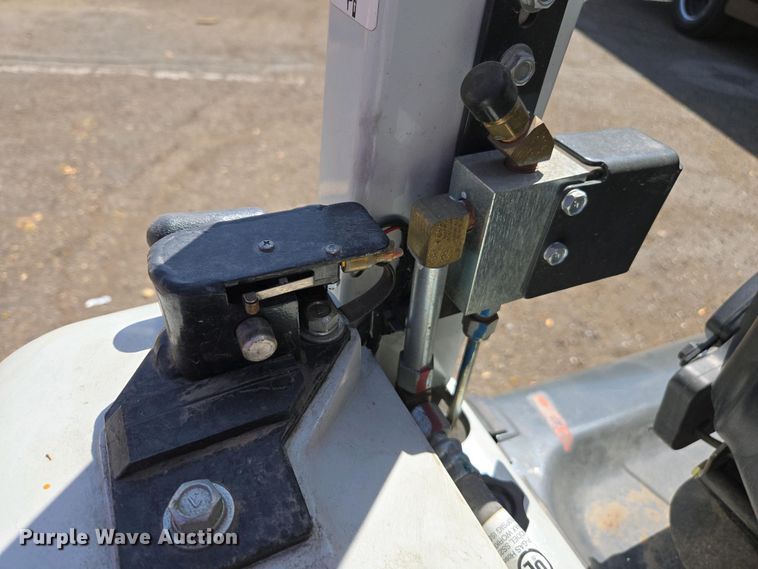 image for item EC0966 2016 UniCarriers CFS40 forklift