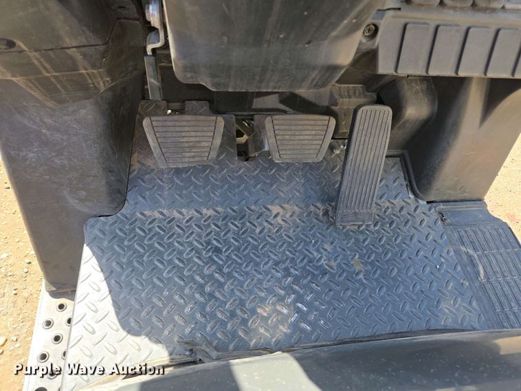 image for item EC0966 2016 UniCarriers CFS40 forklift