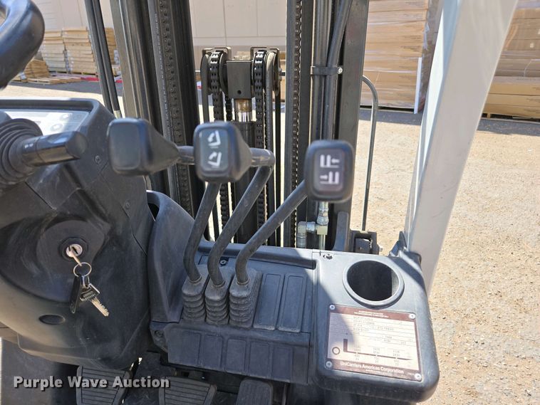 image for item EC0966 2016 UniCarriers CFS40 forklift