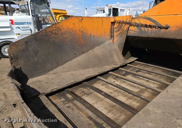 image for item EC0973 1999 ProPaver 813 RT paver