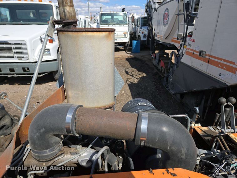 image for item EC0973 1999 ProPaver 813 RT paver