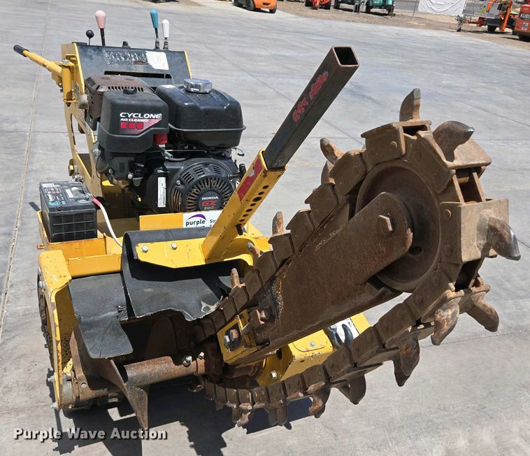 image for item EC0975 2017 Vermeer RTX 130 trencher