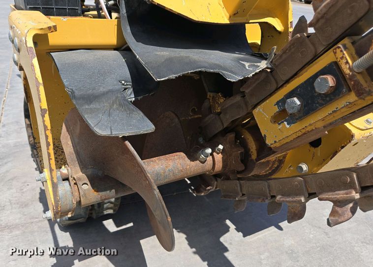 image for item EC0975 2017 Vermeer RTX 130 trencher