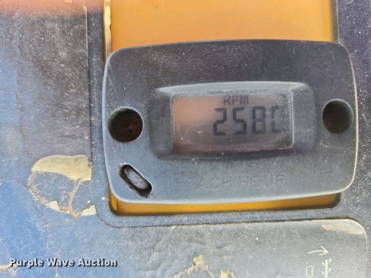 image for item EC0975 2017 Vermeer RTX 130 trencher