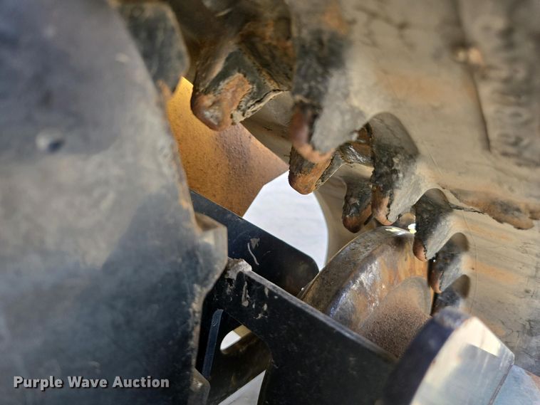 image for item EC0975 2017 Vermeer RTX 130 trencher