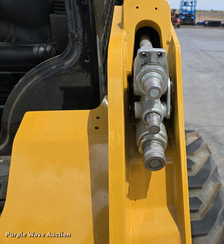 image for item EC0976 2019 Caterpillar 236D3 skid steer loader