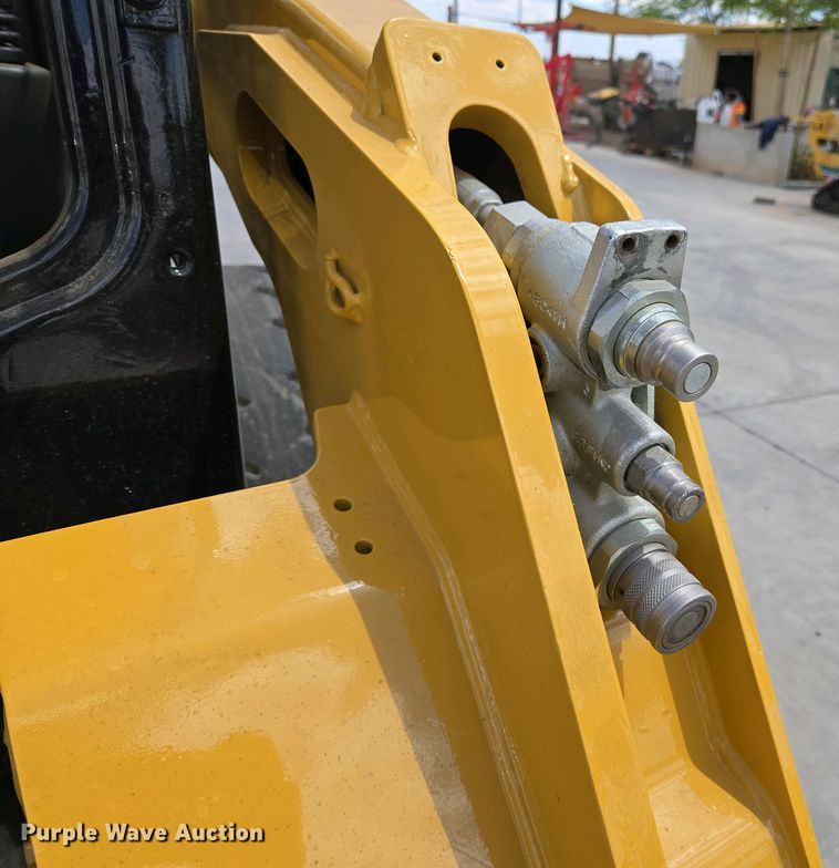 image for item EC0976 2019 Caterpillar 236D3 skid steer loader