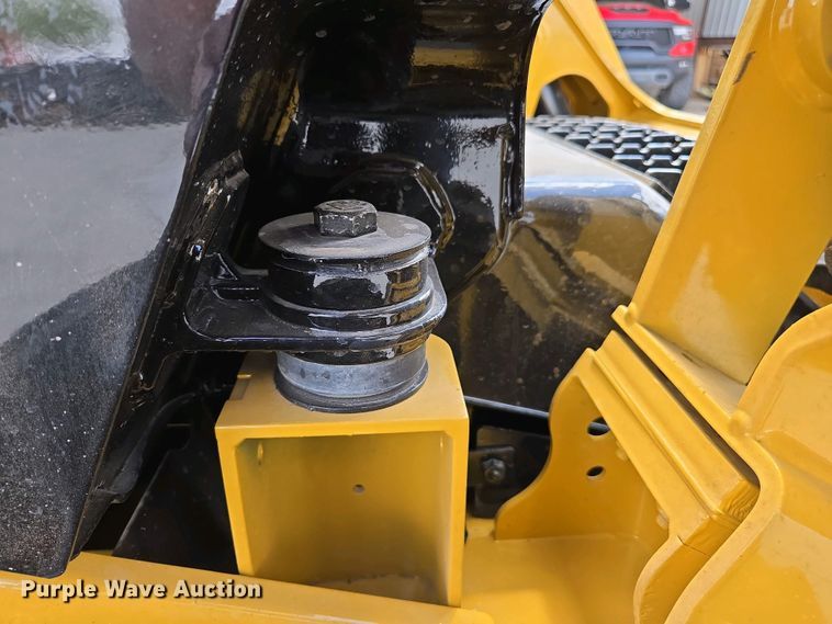 image for item EC0976 2019 Caterpillar 236D3 skid steer loader