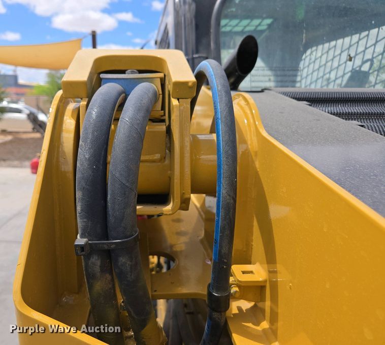 image for item EC0976 2019 Caterpillar 236D3 skid steer loader