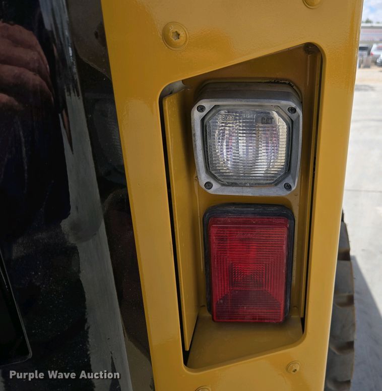 image for item EC0976 2019 Caterpillar 236D3 skid steer loader