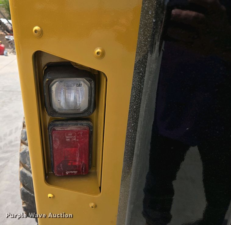 image for item EC0976 2019 Caterpillar 236D3 skid steer loader