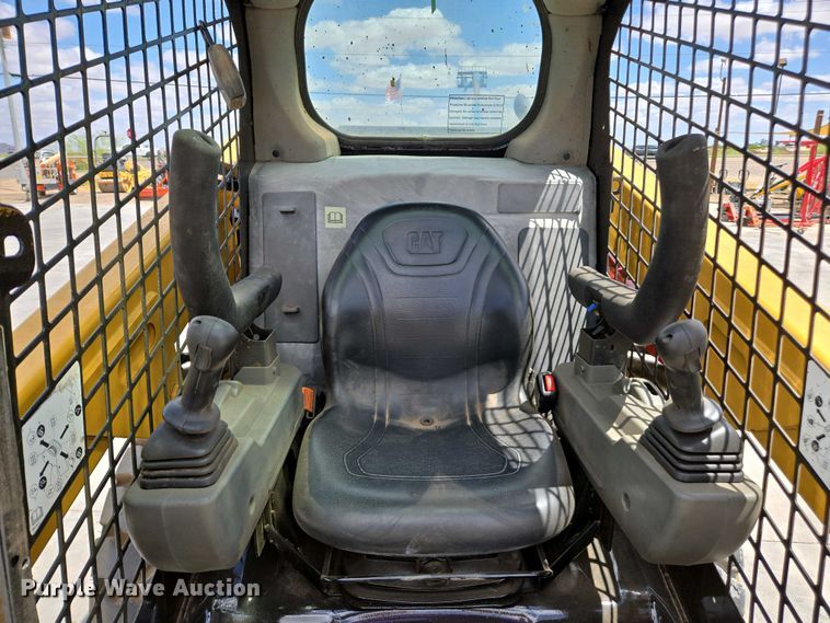 image for item EC0976 2019 Caterpillar 236D3 skid steer loader