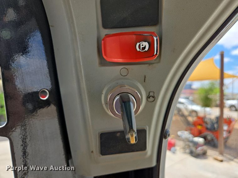 image for item EC0976 2019 Caterpillar 236D3 skid steer loader