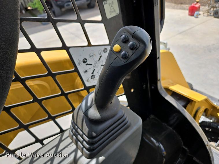 image for item EC0976 2019 Caterpillar 236D3 skid steer loader