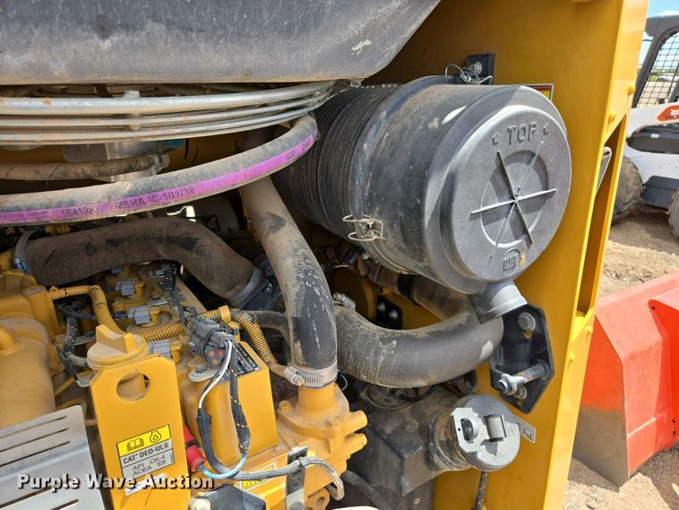 image for item EC0976 2019 Caterpillar 236D3 skid steer loader