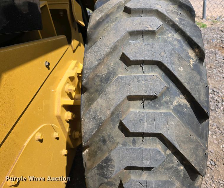 image for item EC0976 2019 Caterpillar 236D3 skid steer loader