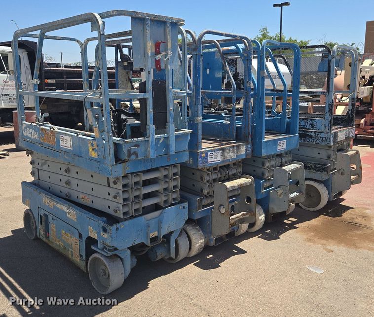 image for item EC0980 (4) scissor lifts