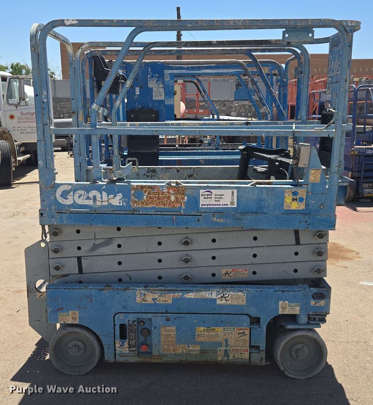 image for item EC0980 (4) scissor lifts