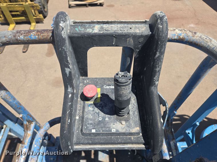 image for item EC0980 (4) scissor lifts