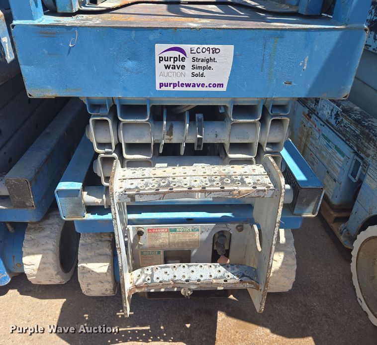 image for item EC0980 (4) scissor lifts