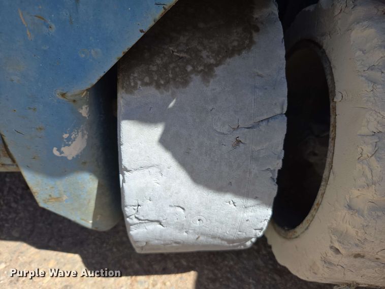 image for item EC0980 (4) scissor lifts