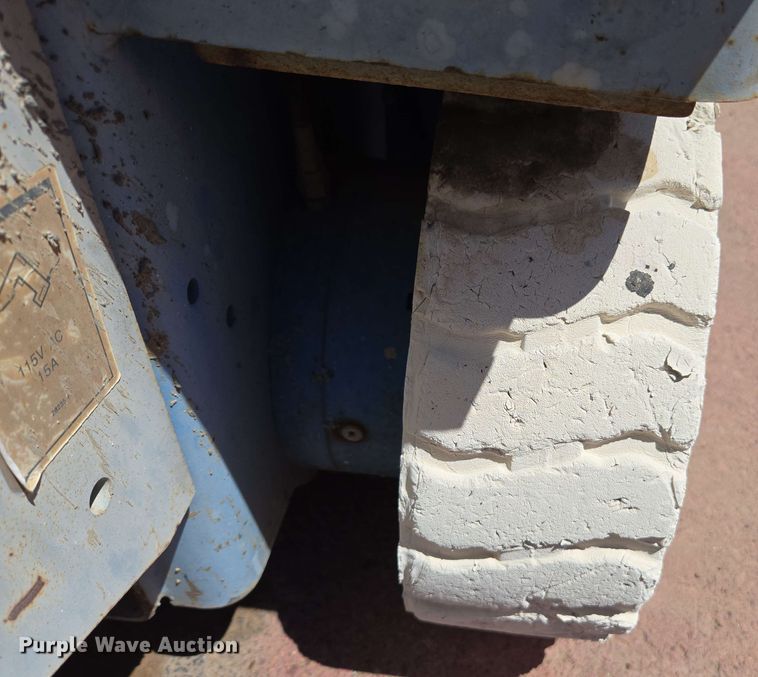 image for item EC0980 (4) scissor lifts