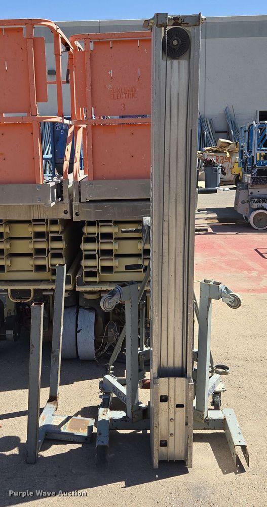 image for item EC0981 (5) scissor lifts