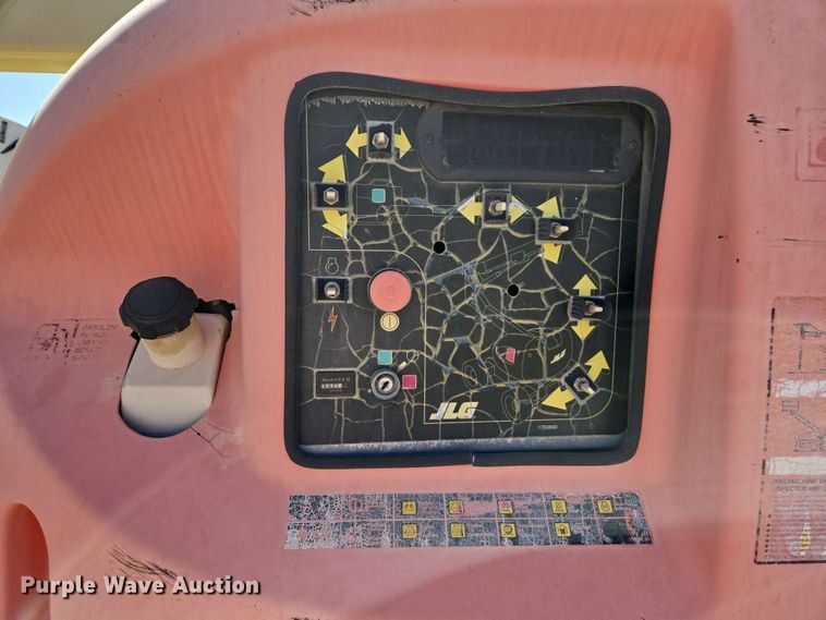 image for item EC0982 1999 JLG 450A boom lift