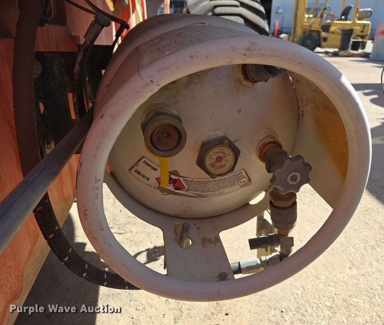 image for item EC0982 1999 JLG 450A boom lift