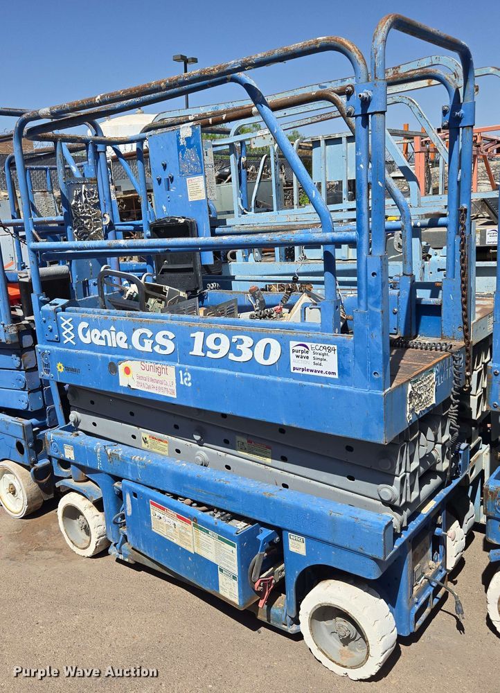 image for item EC0984 (6) scissor lifts