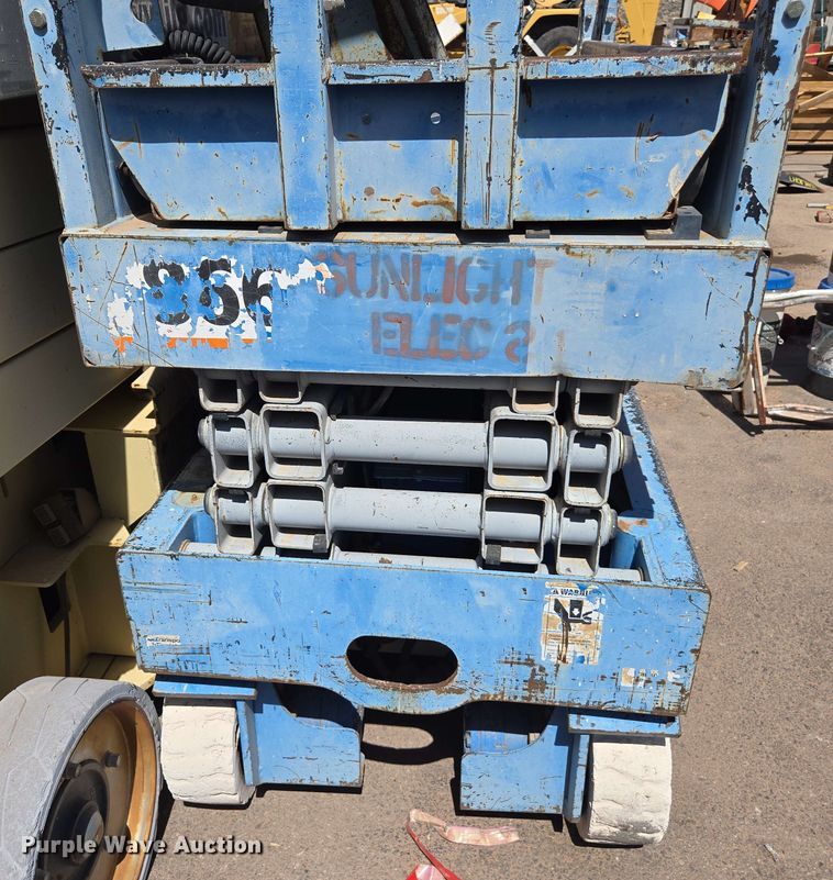 image for item EC0985 (4) scissor lifts