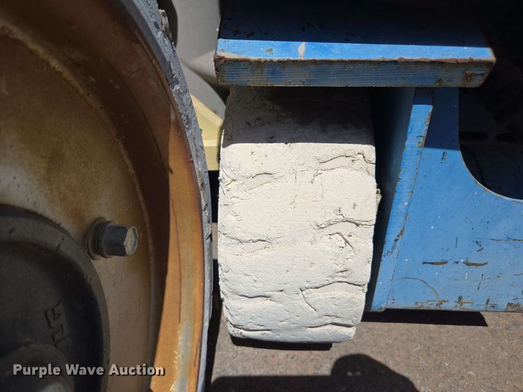 image for item EC0985 (4) scissor lifts