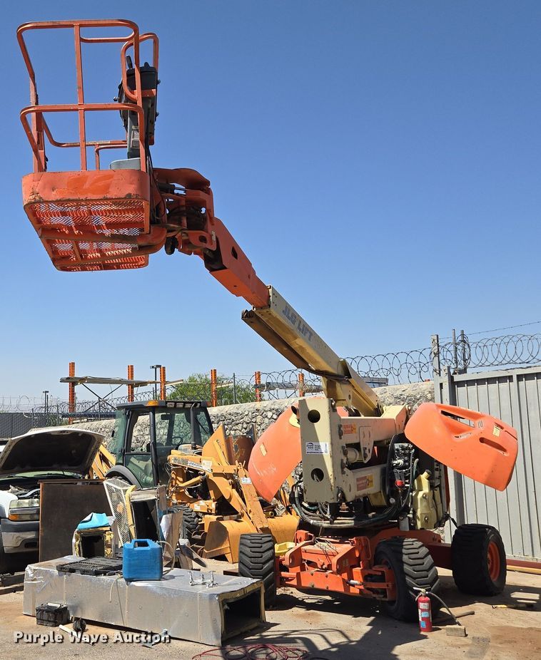 image for item EC0987 1999 JLG 450A boom lift