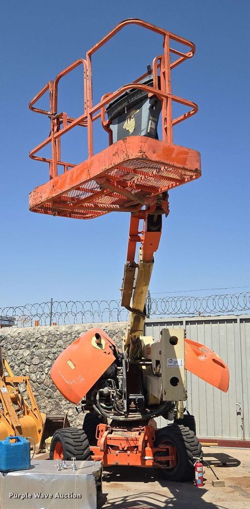 image for item EC0987 1999 JLG 450A boom lift