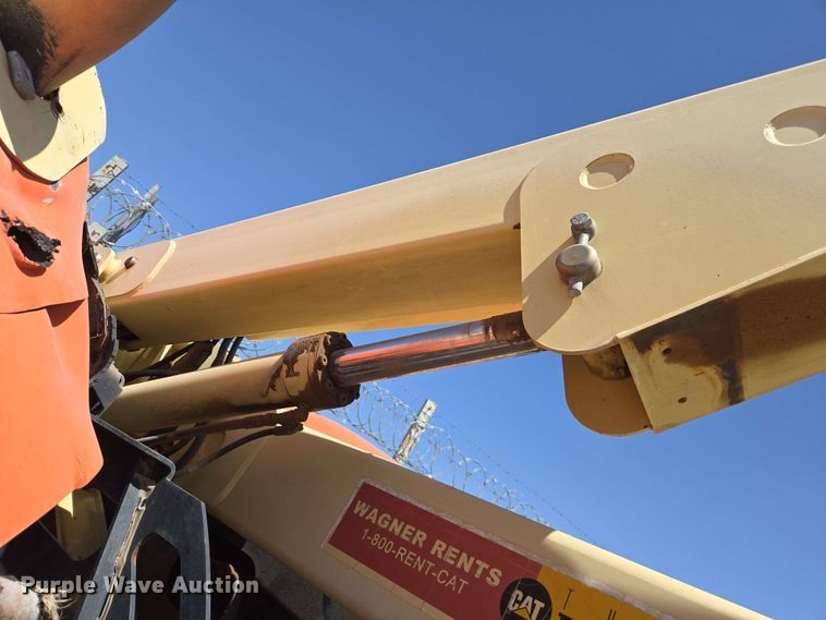 image for item EC0987 1999 JLG 450A boom lift