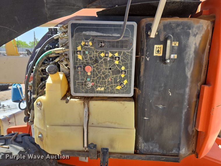 image for item EC0987 1999 JLG 450A boom lift